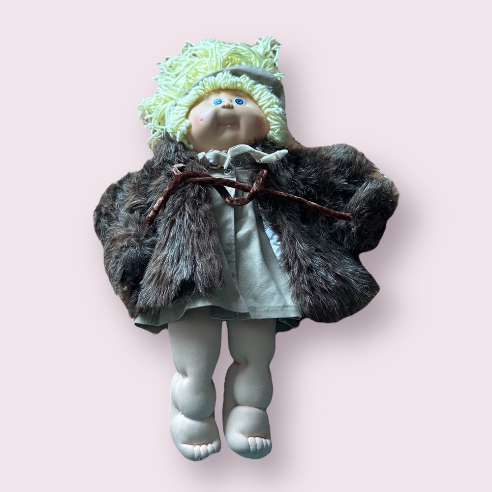 Vintage Blonde Cabbage Patch Kids Fancy Faux Fur Coat Doll 1980’s